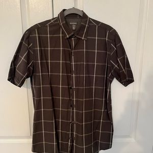 Van Huesen, short sleep button down, size medium, great condition $14
